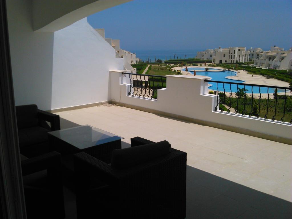 Three-Bedroom Apartment At Louly Beach Resort Ain Suchna Exterior foto