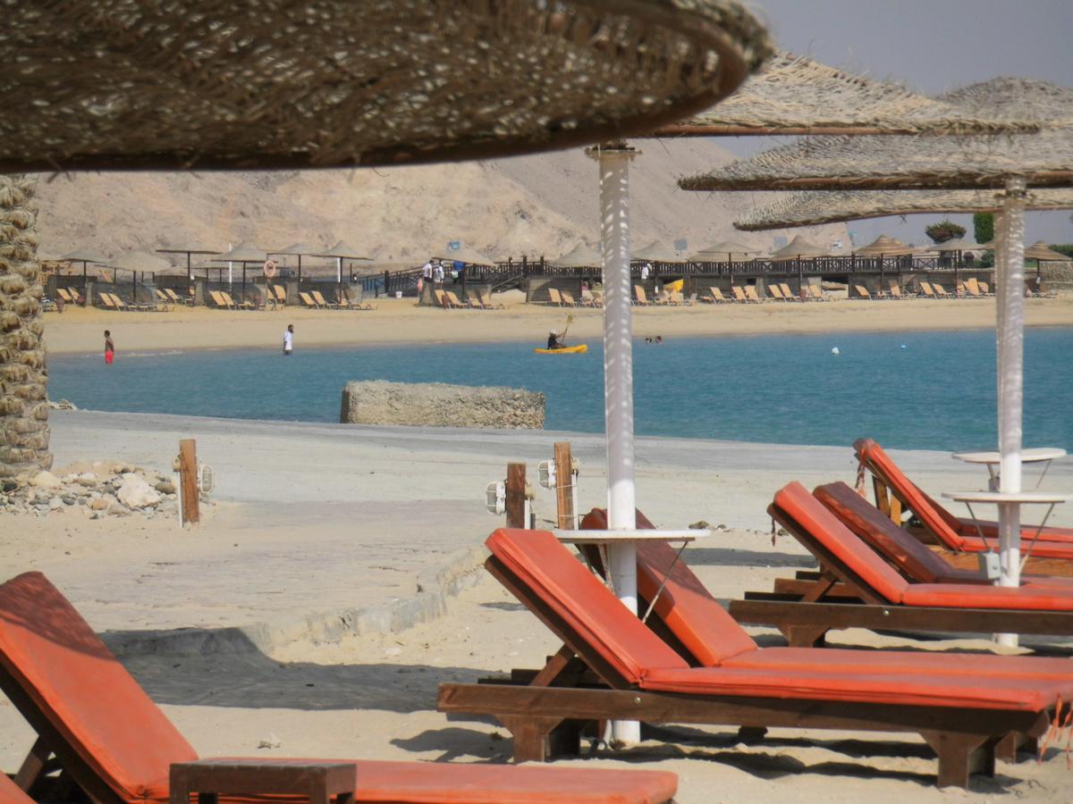 Three-Bedroom Apartment At Louly Beach Resort Ain Suchna Exterior foto